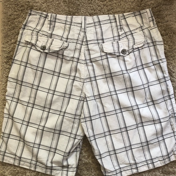 Express Shorts - Picture 2 of 3